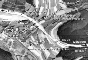 Das schwarzweiß Bild zeigt eine Luftaufnahme von Bauwerk 22, 25, 26 und 30.